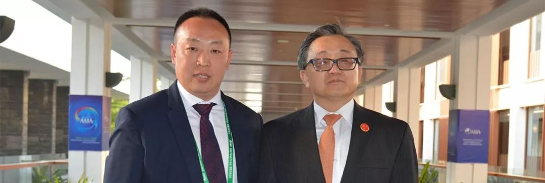 操比电影免费观看联合国副秘书长刘振民和赵章栓会长在博鳌亚洲论坛亲切交"